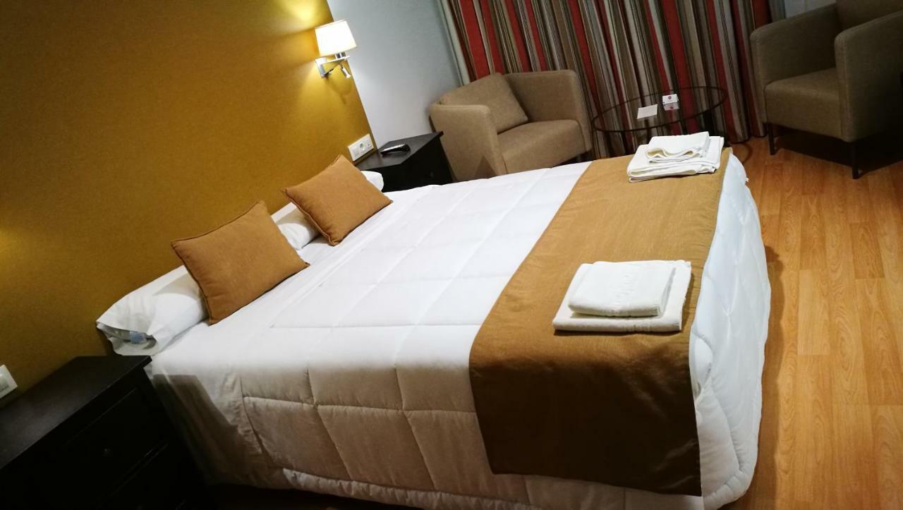 Hotel Moya 纳瓦尔莫拉尔德拉马塔 外观 照片