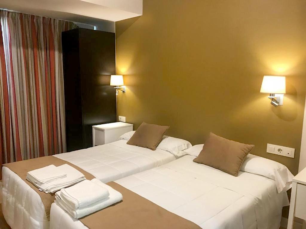 Hotel Moya 纳瓦尔莫拉尔德拉马塔 外观 照片
